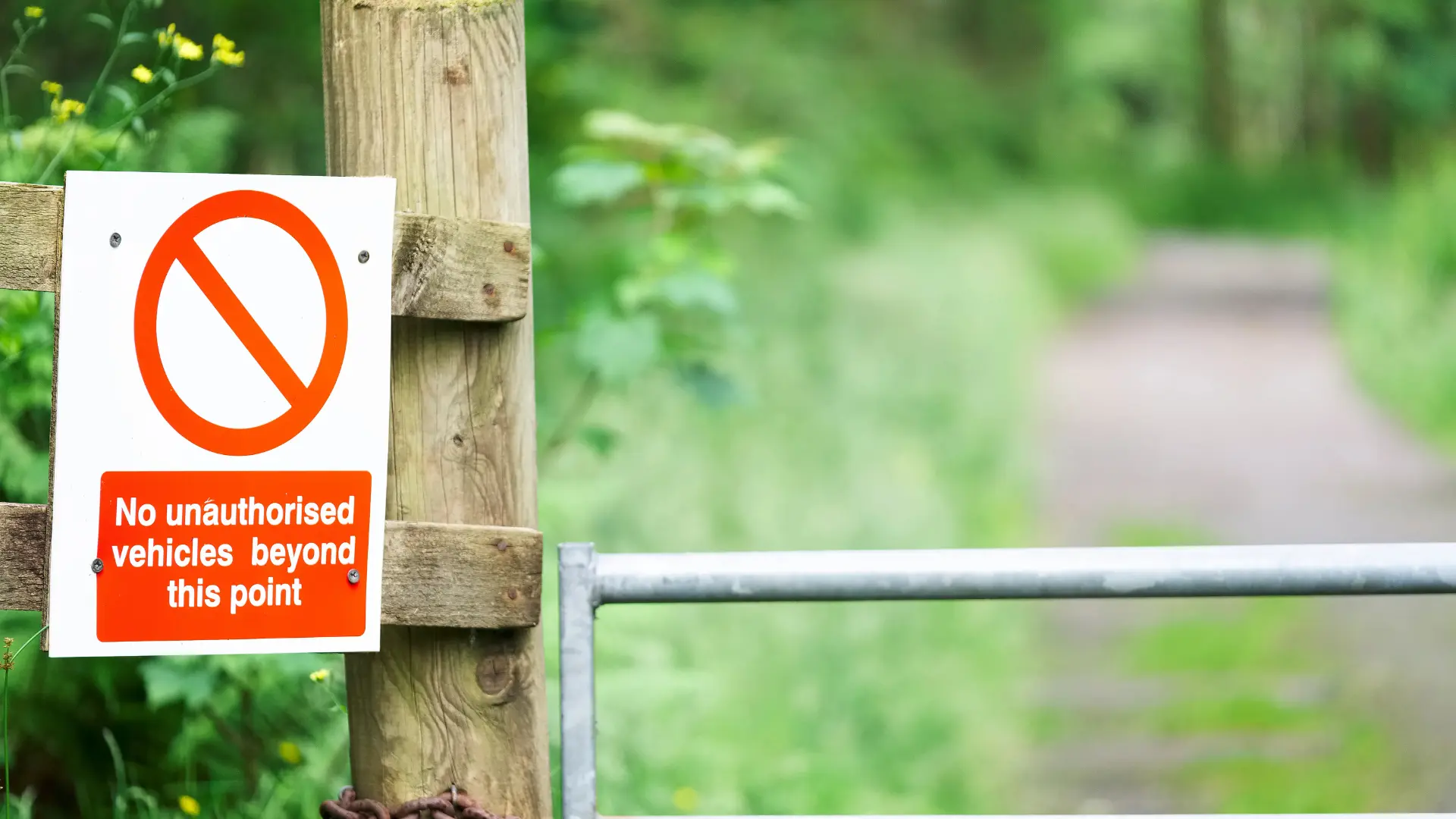 No unauthorised vehicles beyond this point security sign at site entrance